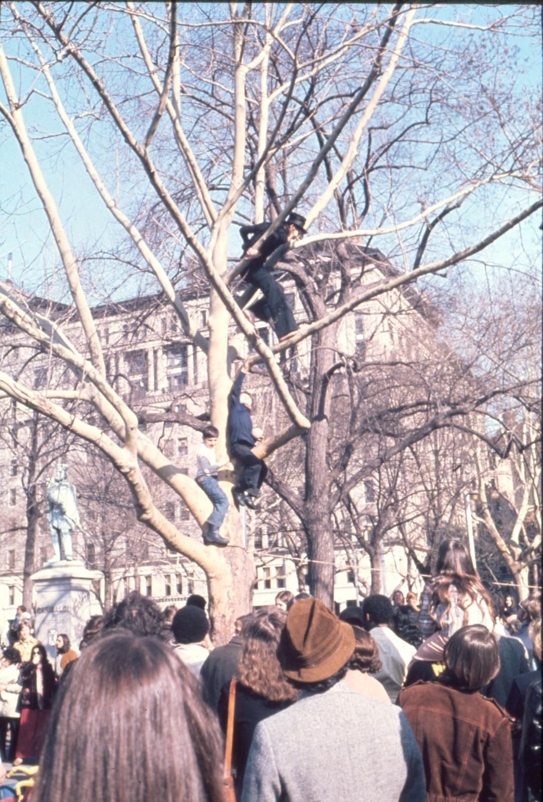 19770327philippe_petit_06.jpg