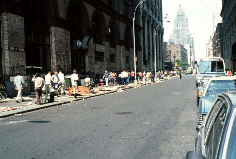 streetseller016.jpg